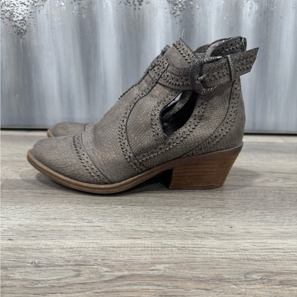 Gimmicks Austin Ankle Boot - Picture 4 of 10